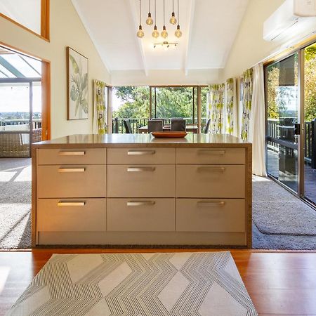 Sherwood Lodge 4-Bedroom Holiday Home With Spectacular Views Christchurch Exterior photo