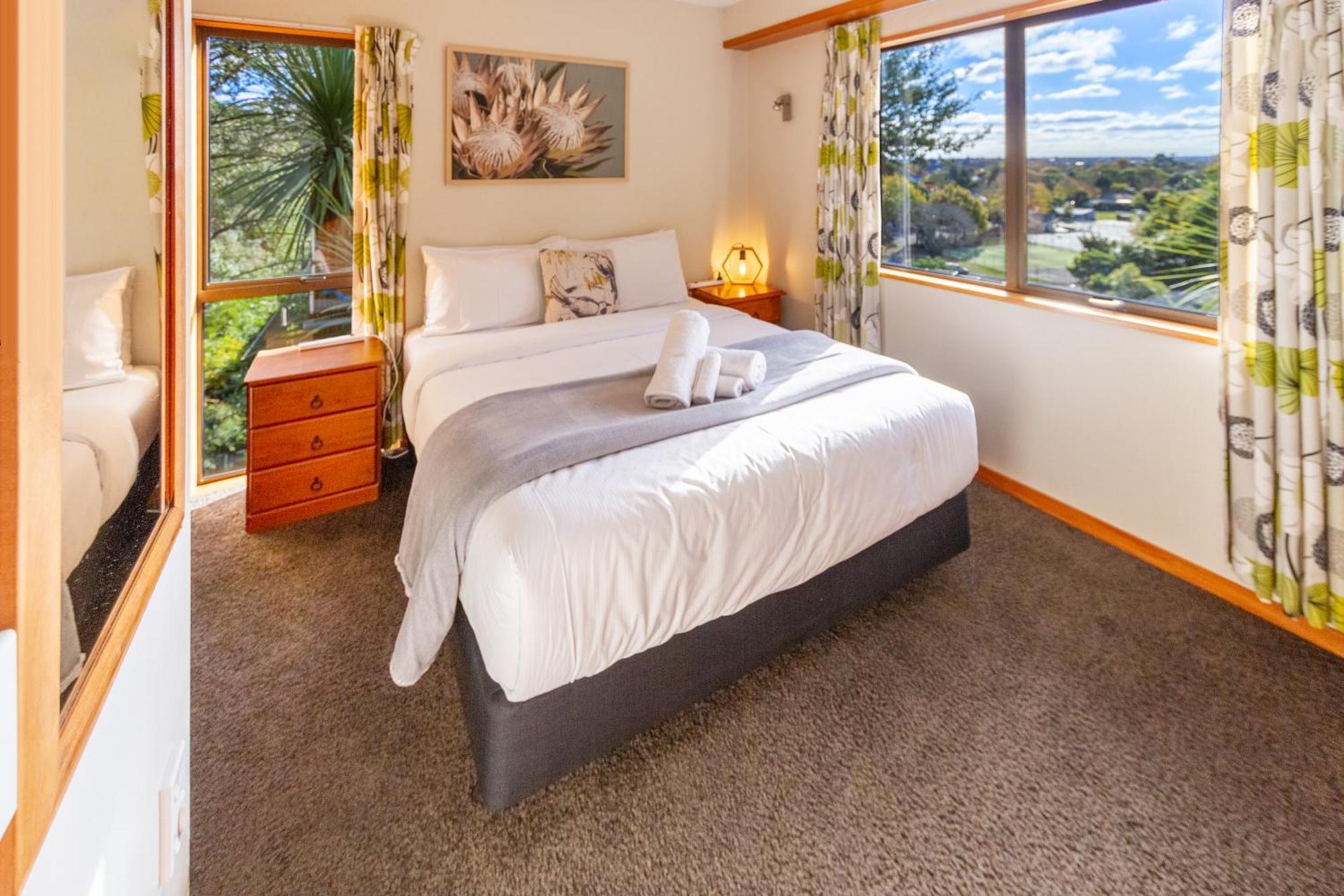 Sherwood Lodge 4-Bedroom Holiday Home With Spectacular Views Christchurch Exterior photo