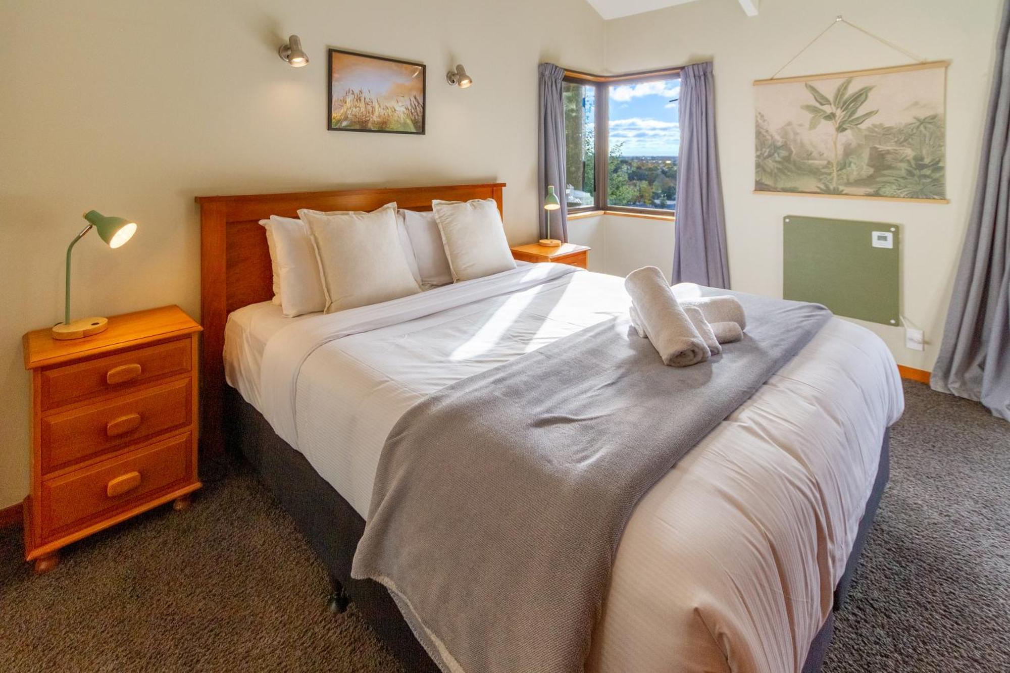 Sherwood Lodge 4-Bedroom Holiday Home With Spectacular Views Christchurch Exterior photo