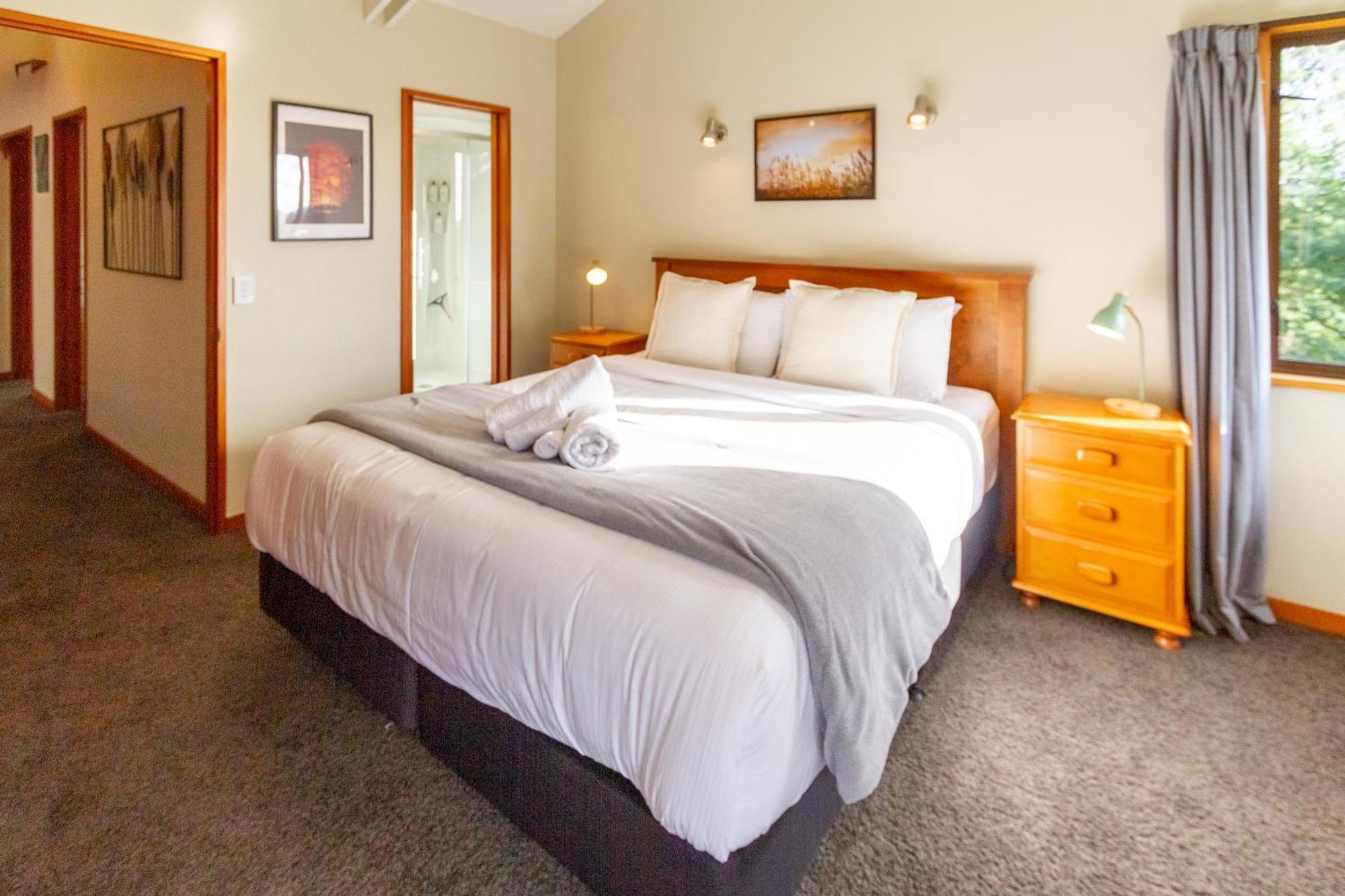 Sherwood Lodge 4-Bedroom Holiday Home With Spectacular Views Christchurch Exterior photo
